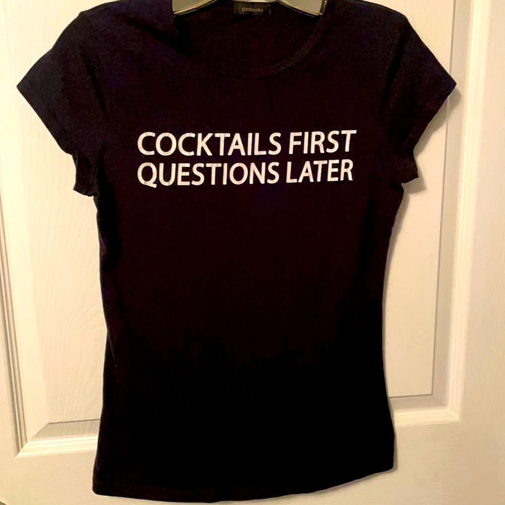 Black T-Shirt “COCKTAILS FIRST QUESTIONS LATER” by- Gadzooks  SZ-M smoke Free